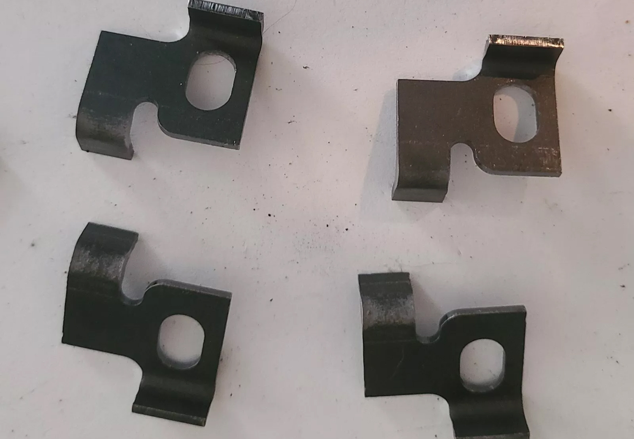 Fender Skirt Mounting bracket sup. clip (2 on each side)